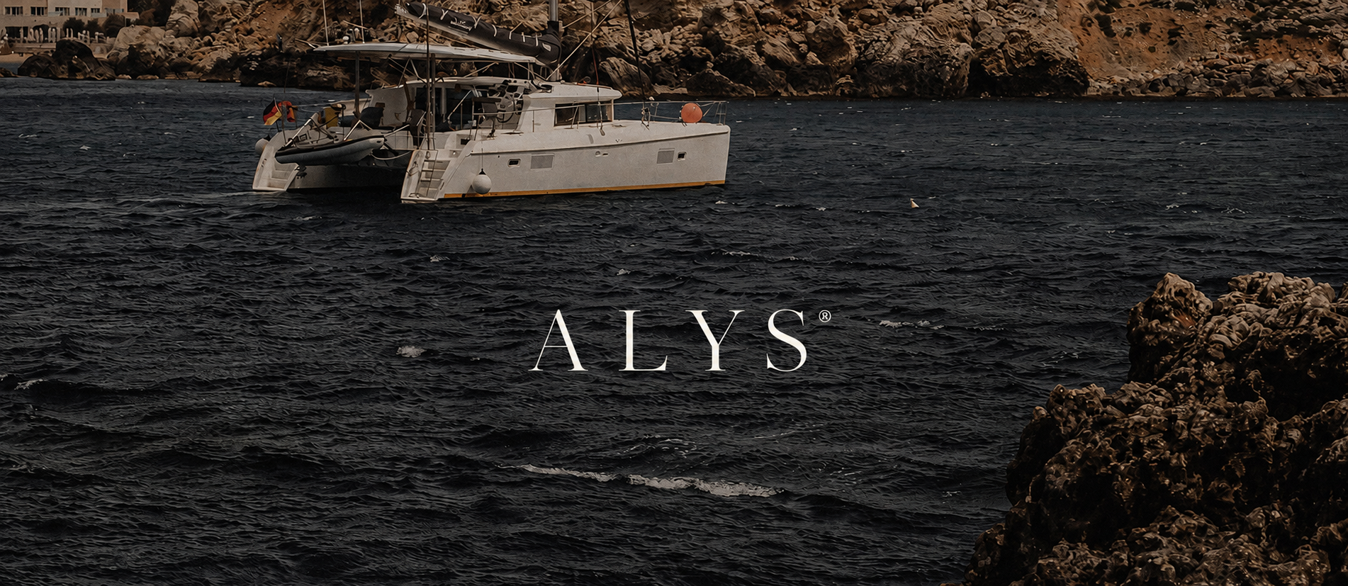 ALYS — costa mediterrânea com catamarã